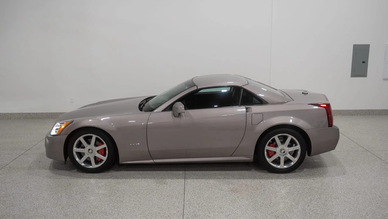 2005 Cadillac XLR - Image 19 of 31