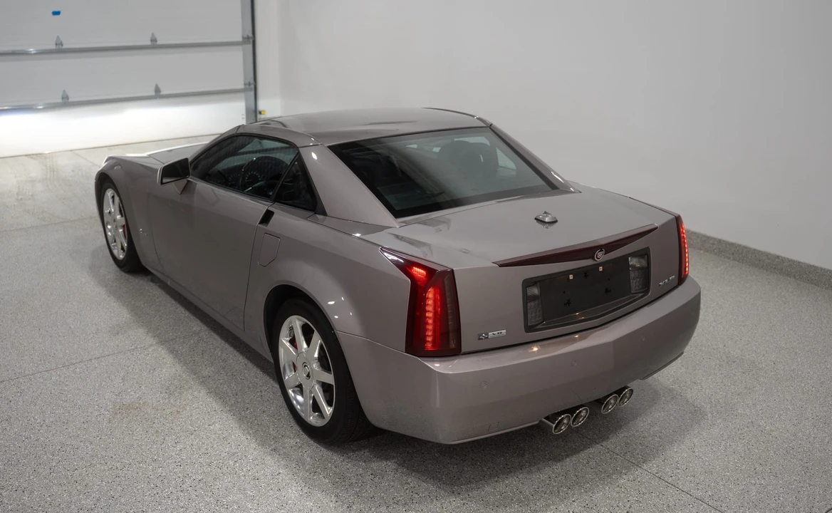 2005 Cadillac XLR - Image 15 of 31