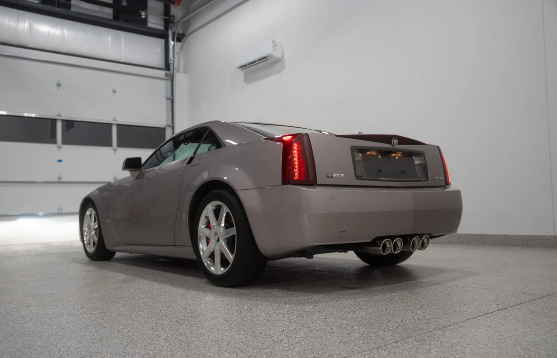 2005 Cadillac XLR - Image 17 of 31