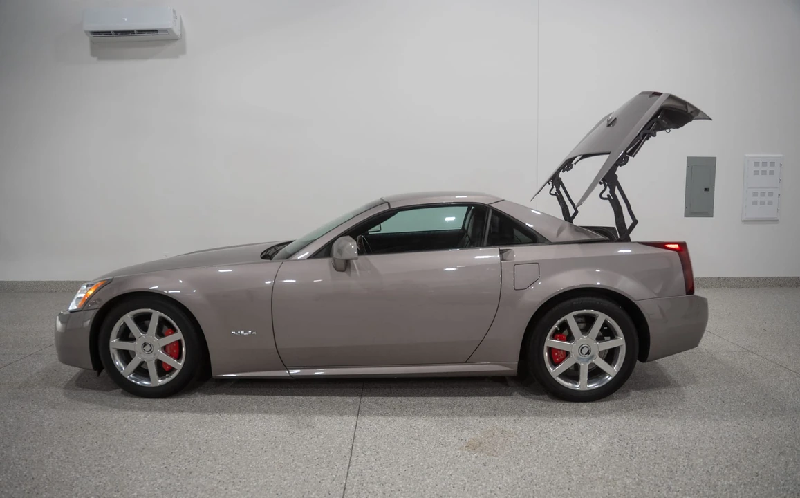 2005 Cadillac XLR - Image 20 of 31