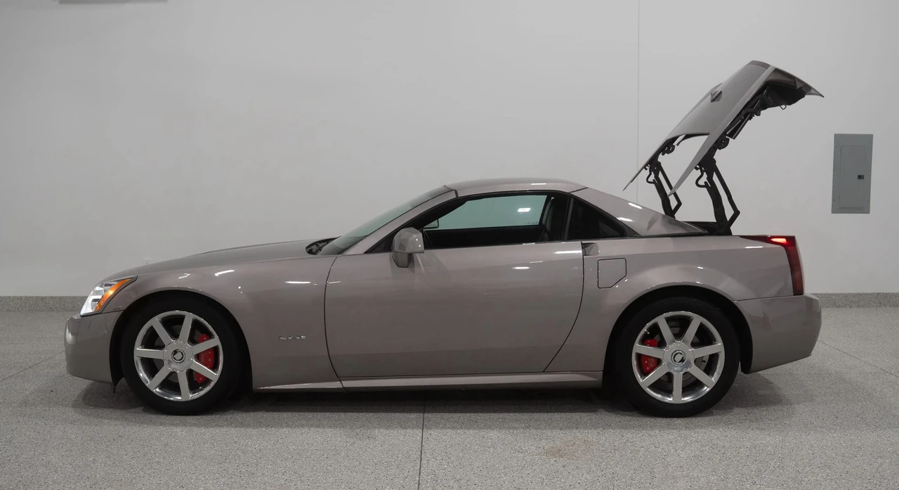 2005 Cadillac XLR - Image 21 of 31