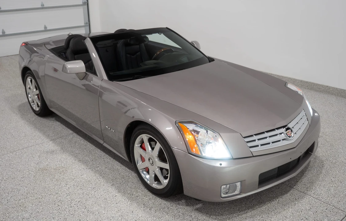 2005 Cadillac XLR - Image 8 of 31