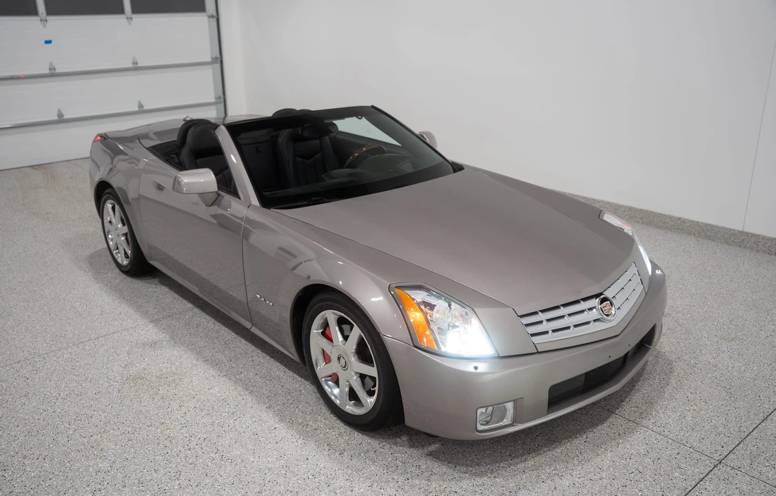 2005 Cadillac XLR - Image 6 of 31