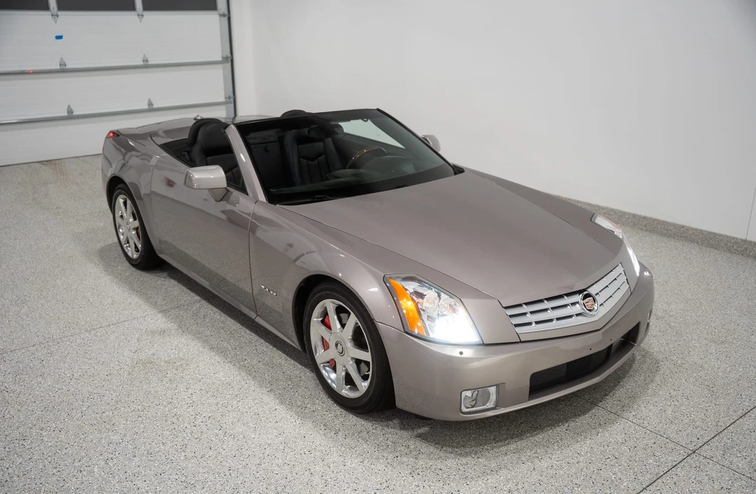 2005 Cadillac XLR - Image 7 of 31