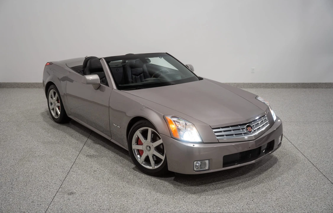 2005 Cadillac XLR - Image 5 of 31