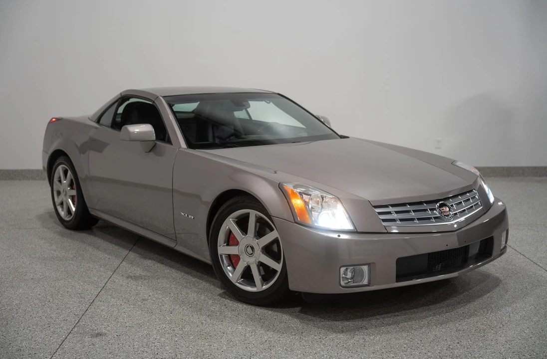 2005 Cadillac XLR - Image 9 of 31
