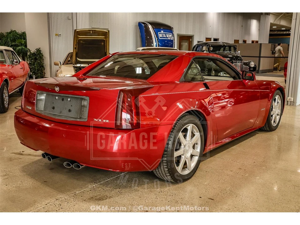 2005 Cadillac XLR - Image 8 of 31