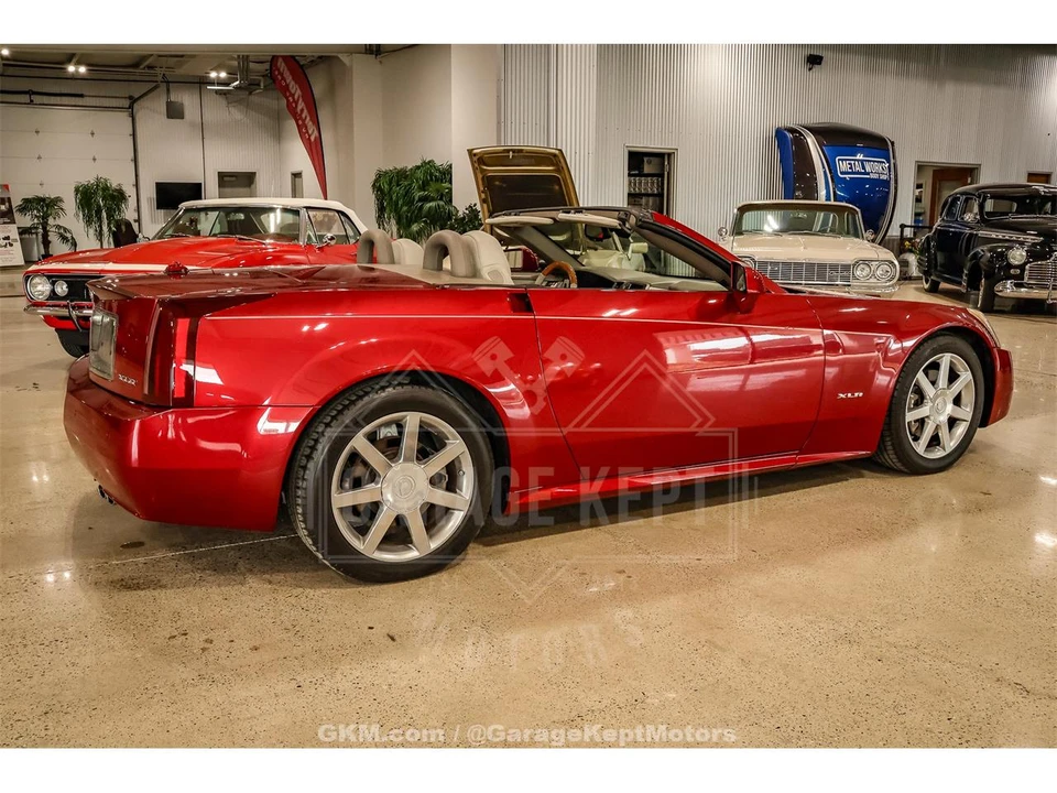2005 Cadillac XLR - Image 29 of 31