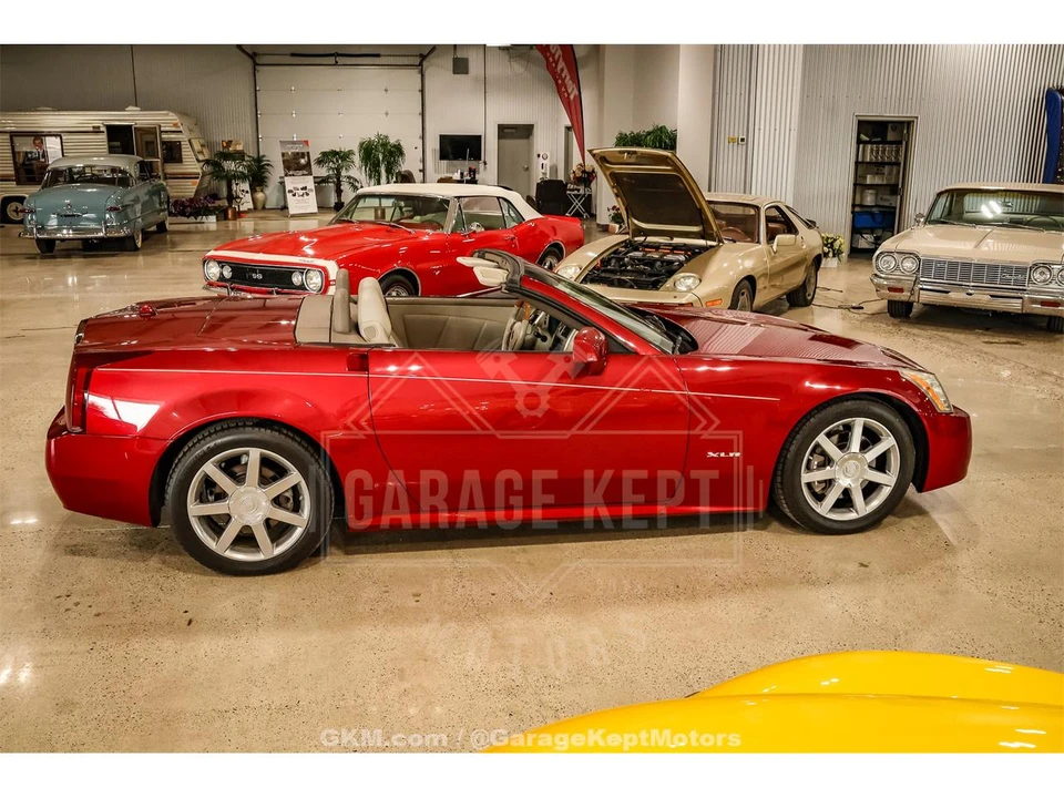 2005 Cadillac XLR - Image 30 of 31