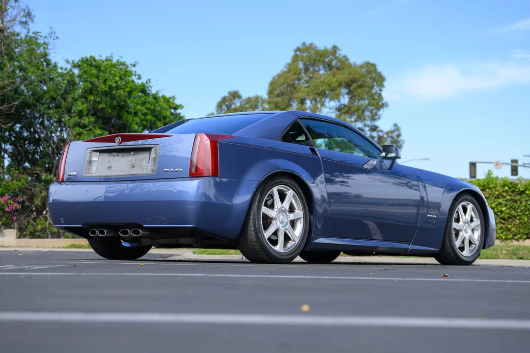 2005 Cadillac XLR - Image 12 of 31