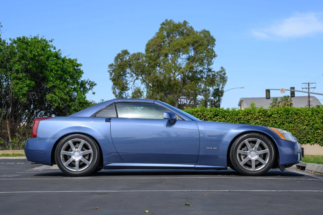 2005 Cadillac XLR - Image 13 of 31