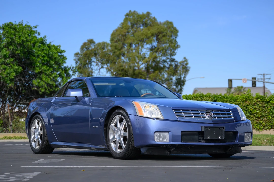 2005 Cadillac XLR - Image 2 of 31
