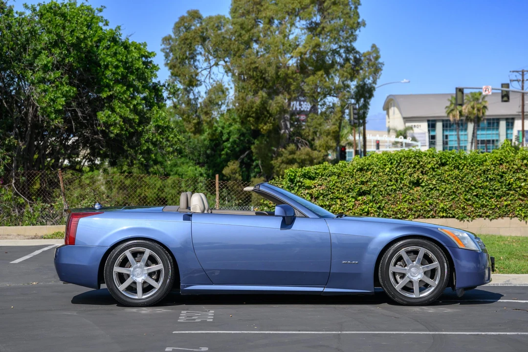 2005 Cadillac XLR - Image 27 of 31