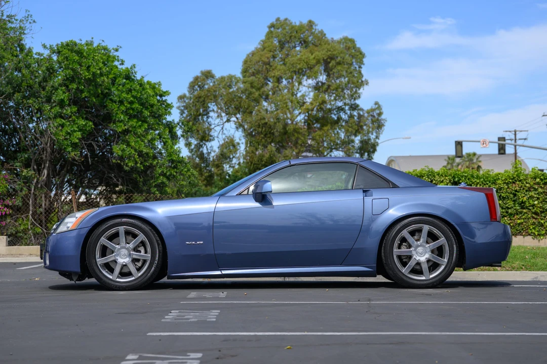 2005 Cadillac XLR - Image 8 of 31