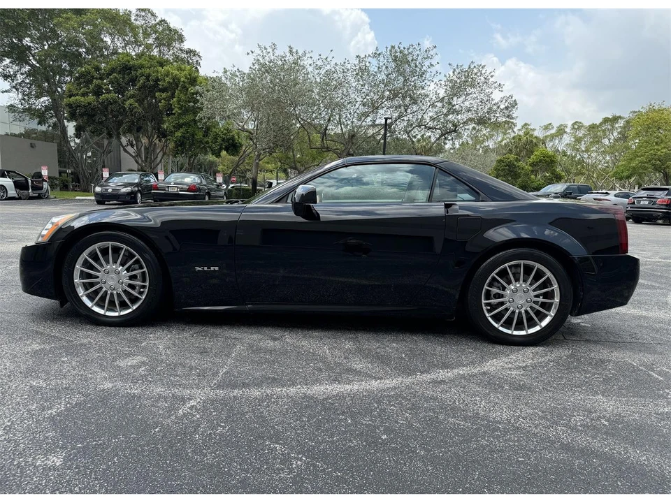 2005 Cadillac XLR - Image 3 of 29