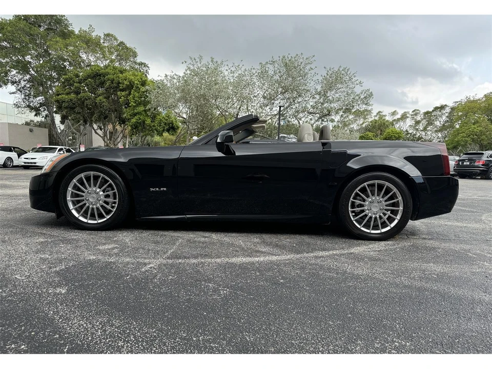 2005 Cadillac XLR - Image 4 of 29
