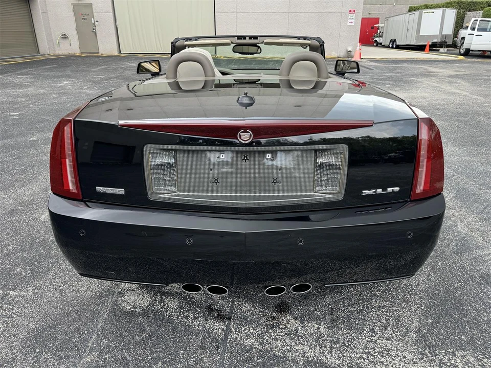 2005 Cadillac XLR - Image 6 of 29