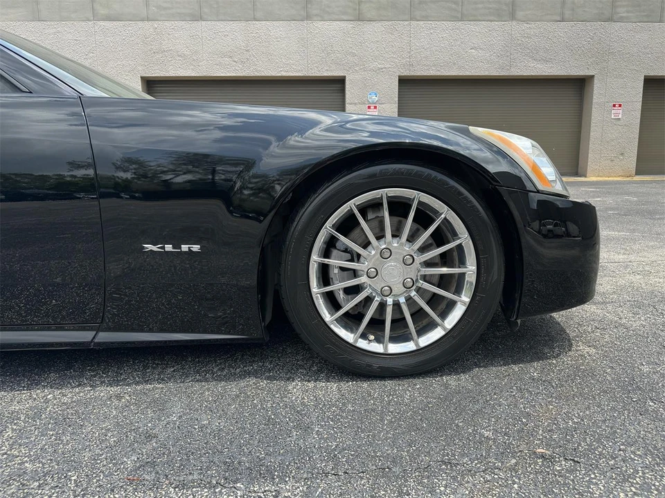2005 Cadillac XLR - Image 11 of 29