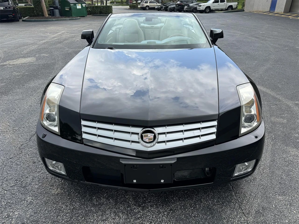 2005 Cadillac XLR - Image 14 of 29