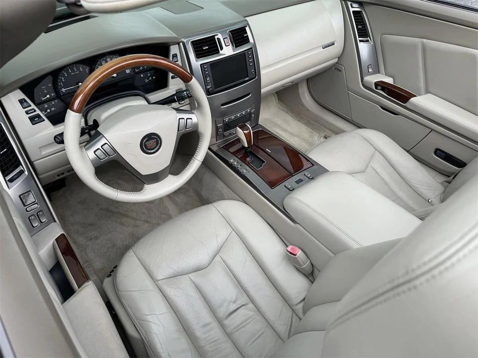 2005 Cadillac XLR - Image 17 of 29