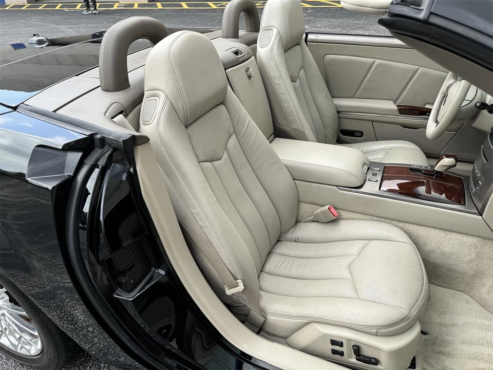 2005 Cadillac XLR - Image 23 of 29