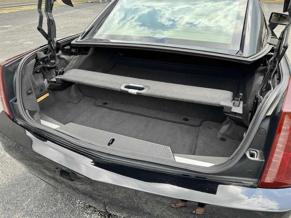 2005 Cadillac XLR - Image 24 of 29