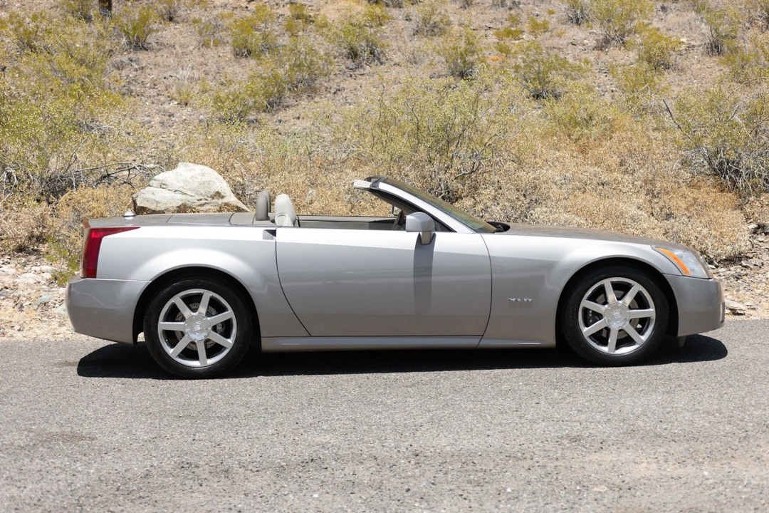 2005 Cadillac XLR - Image 7 of 31