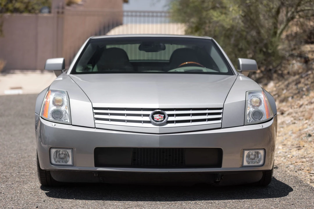 2005 Cadillac XLR - Image 18 of 31