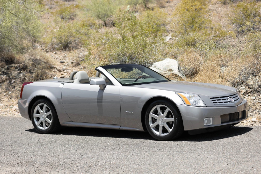 2005 Cadillac XLR - Image 8 of 31