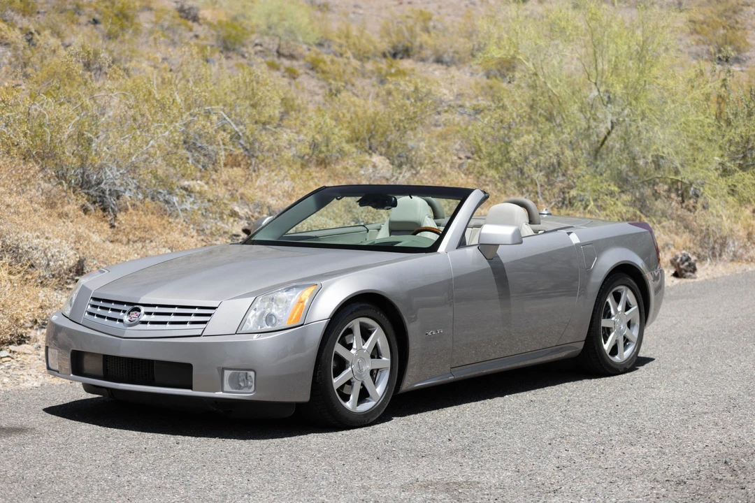2005 Cadillac XLR - Image 2 of 31