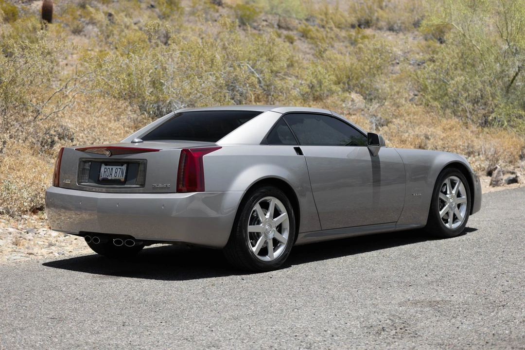 2005 Cadillac XLR - Image 14 of 31