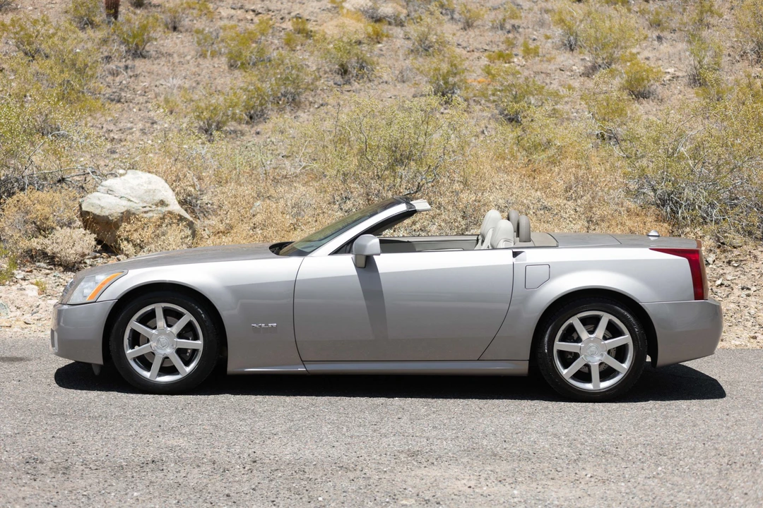 2005 Cadillac XLR - Image 3 of 31