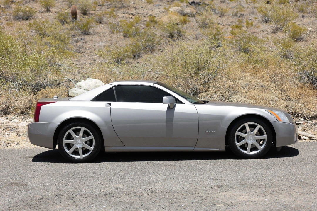 2005 Cadillac XLR - Image 15 of 31
