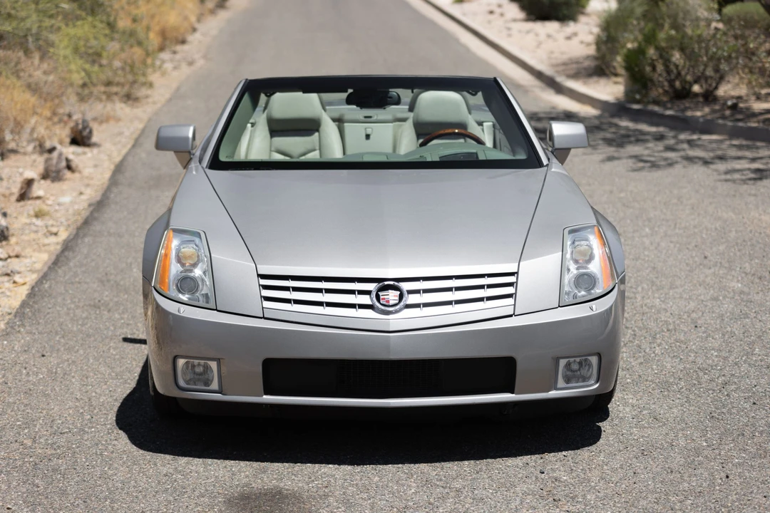 2005 Cadillac XLR - Image 9 of 31