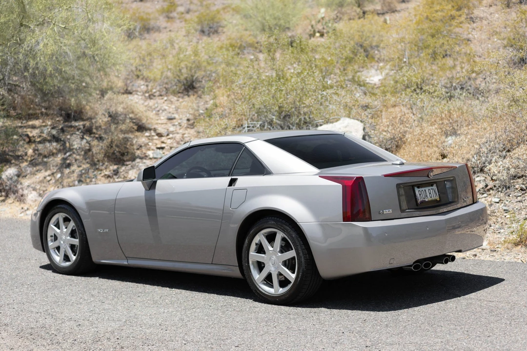 2005 Cadillac XLR - Image 12 of 31
