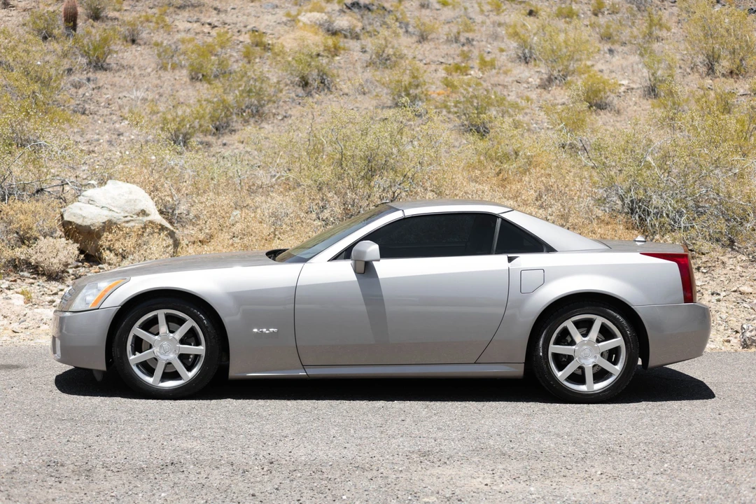 2005 Cadillac XLR - Image 11 of 31