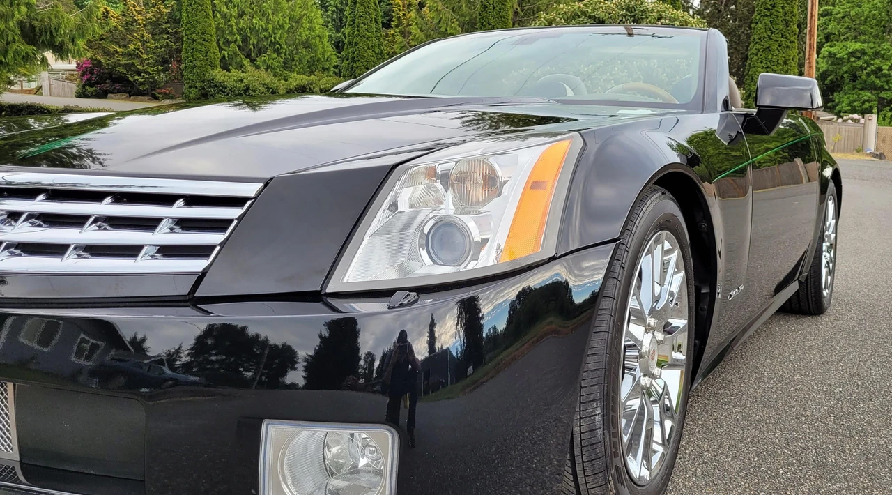 2005 Cadillac XLR - Image 11 of 14