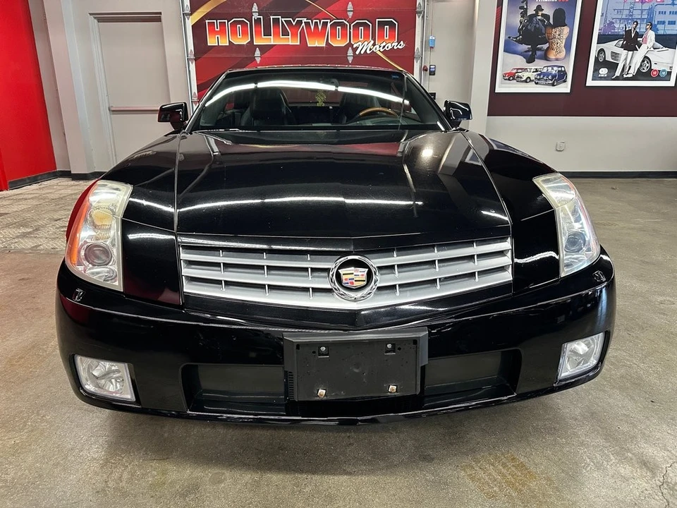 2005 Cadillac XLR - Image 9 of 21