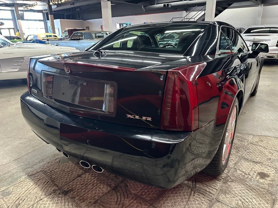 2005 Cadillac XLR - Image 17 of 21