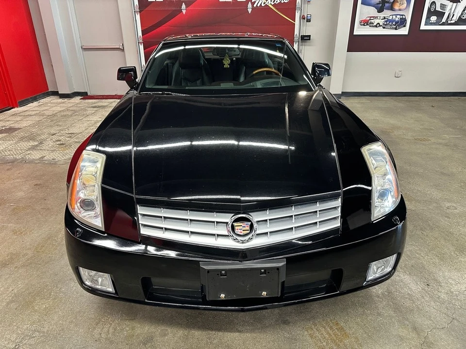 2005 Cadillac XLR - Image 10 of 21