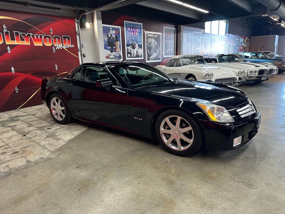 2005 Cadillac XLR - Image 11 of 21