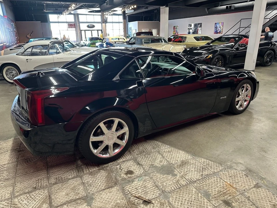 2005 Cadillac XLR - Image 14 of 21