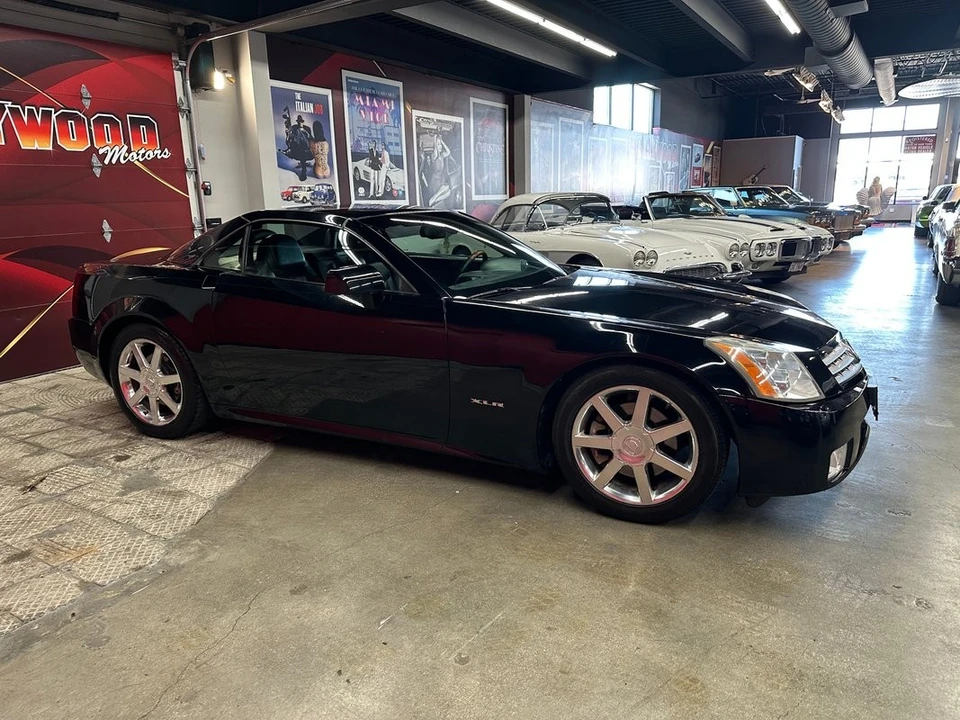 2005 Cadillac XLR - Image 12 of 21