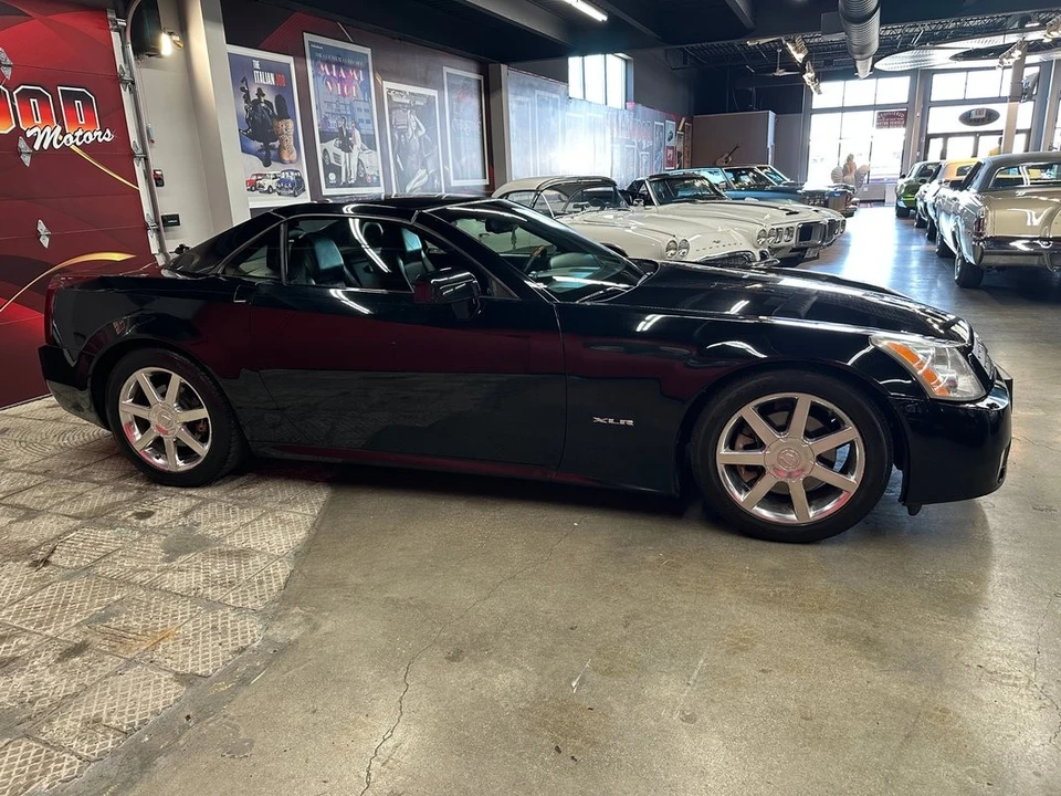 2005 Cadillac XLR - Image 13 of 21