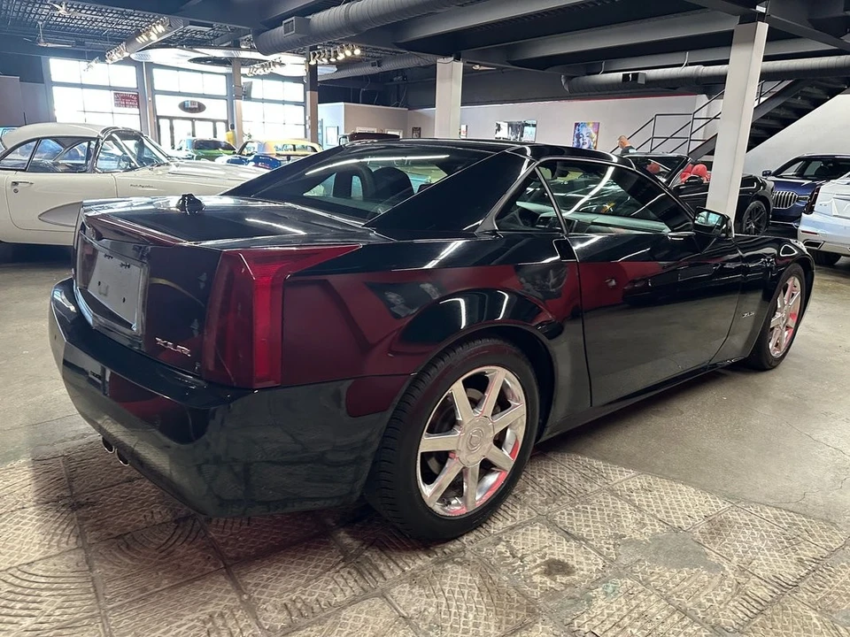2005 Cadillac XLR - Image 15 of 21