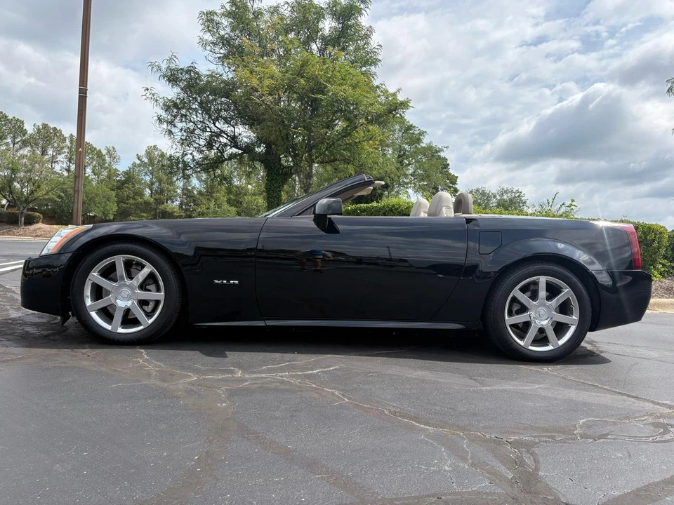 2005 Cadillac XLR - Image 2 of 31