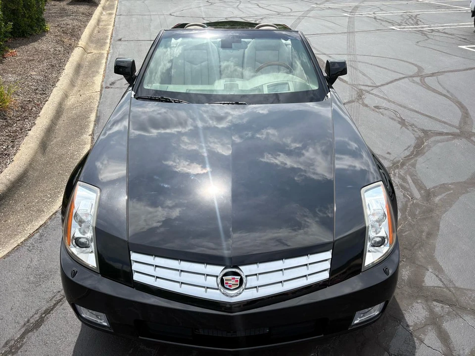 2005 Cadillac XLR - Image 5 of 31
