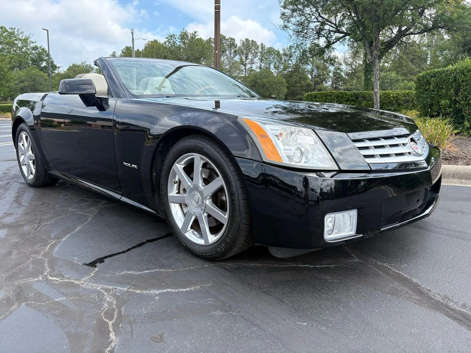 2005 Cadillac XLR - Image 14 of 31
