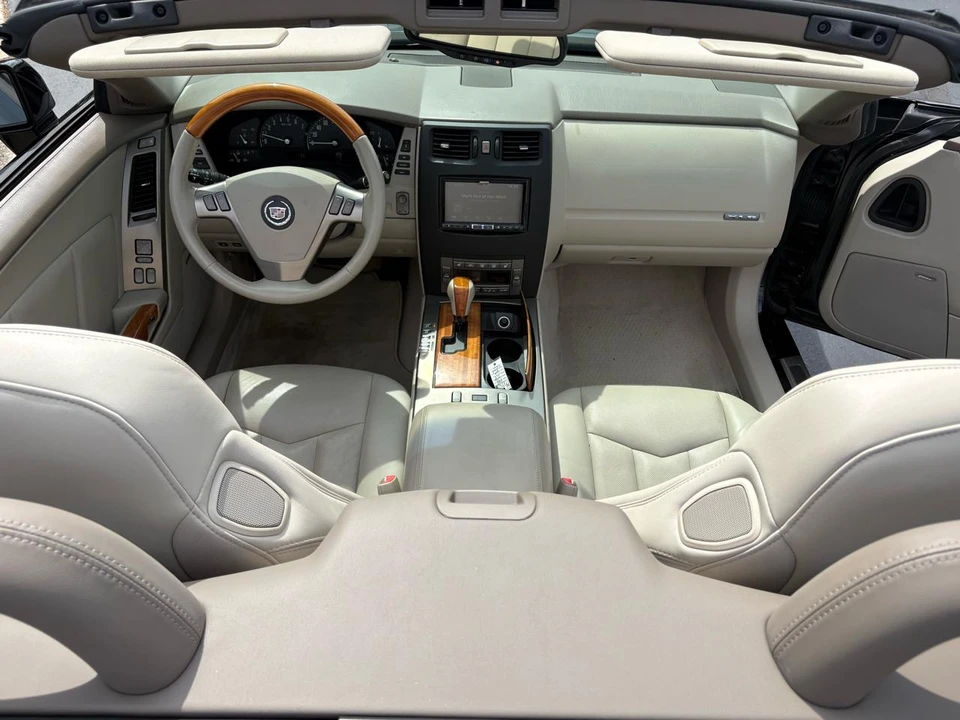 2005 Cadillac XLR - Image 18 of 31