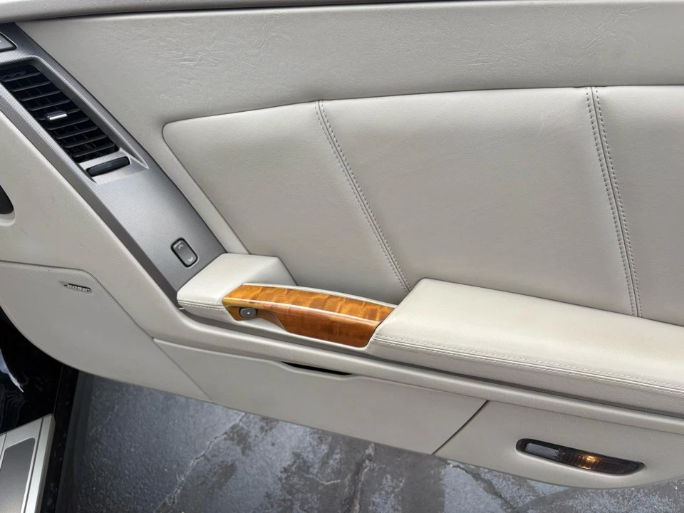 2005 Cadillac XLR - Image 19 of 31
